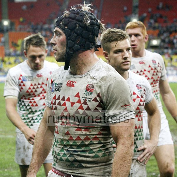 Rob Vickerman and England team dejected after losing to New Zealand in the final. England v New Zealand 7s Rugby World Cup Final. IRB RWC 7s at Luzhniki Stadium, Moscow, 30th June 2013