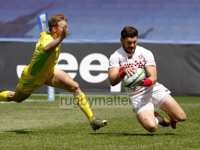 Jeffrey Williams scores a try for England in the Cup Quarter final against Australia. IRB RWC 7s at Luzhniki Stadium, Moscow, 30th June 2013