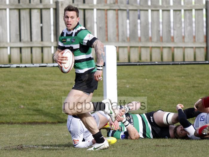 Oli Goss receives the ball in some space and goes on to score a try. Leeds Carnegie v London Scottish at Brantingham Park, Brantingham Road, Brough, East Yorkshire on 10th March 2013 KO 1500.