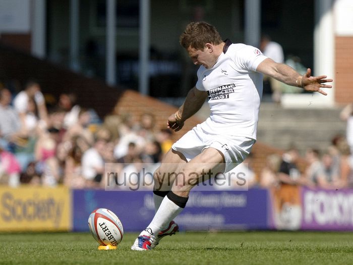 Jimmy Gopperth takes a penalty kick. Leeds Carnegie v Newcastle in the first leg of The Championship Play-off Semi-Final. At Headingley Carnegie Stadium, St Michael's Lane, Headingley, Leeds , on 6th May 2013 KO 1515.