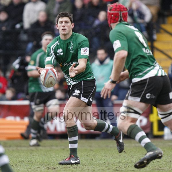 James Arlidge passes the ball to Alex Shaw. Nottingham v Bedford at The County Ground, Nottingham on the 27th January 2013. RFU Championship - Stage 1.
