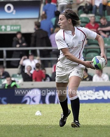 Alice Richardson sets up an England attack