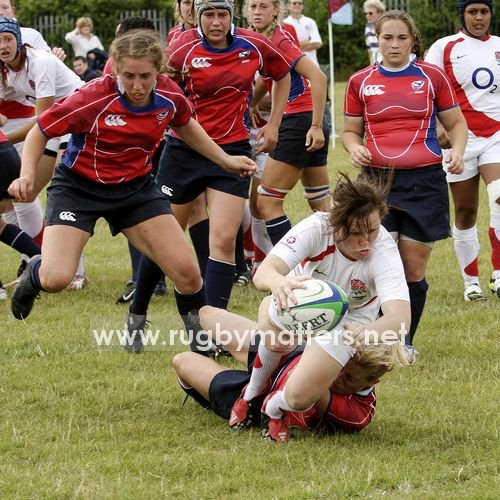 England V USA: Marlie Packer goes in for her try
