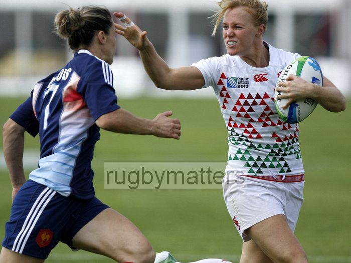 Michaela Staniford in action for England in their first pool (D) match against France. IRB RWC 7s at Luzhniki Stadium, Moscow, 29th June 2013