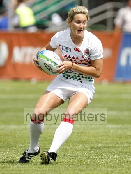 Claire Allan in action for England in their second pool (D) match against Japan. IRB RWC 7s at Luzhniki Stadium, Moscow, 29th June 2013