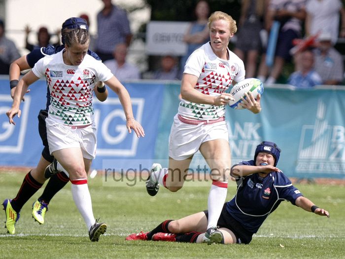 Michaela Staniford in action for England in their second pool (D) match against Japan. IRB RWC 7s at Luzhniki Stadium, Moscow, 29th June 2013