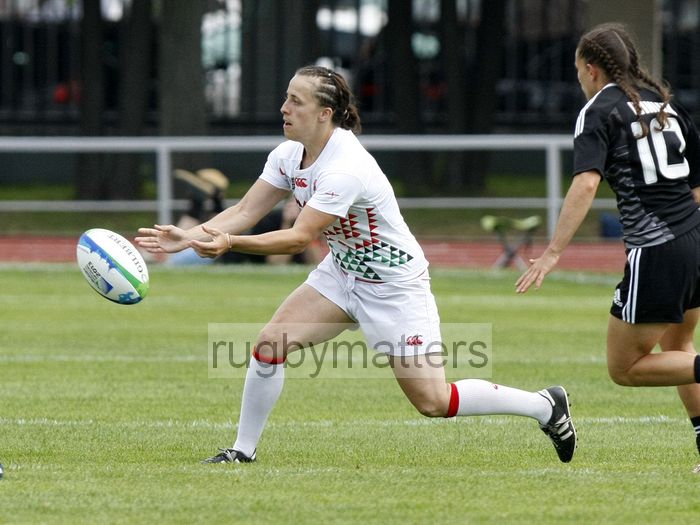 Katy McLean in action for England in the Cup Quarter Final against New Zealand. IRB RWC 7s at Luzhniki Stadium, Moscow, 30th June 2013