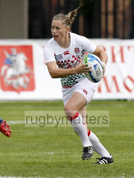 Natasha Hunt in action for England in the Cup Quarter Final against New Zealand. IRB RWC 7s at Luzhniki Stadium, Moscow, 30th June 2013