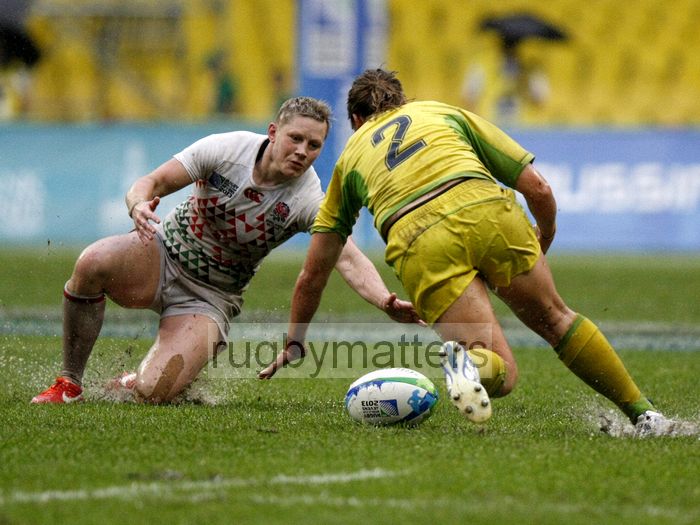 Heather Fisher of England and Sharni Williams of Australia compete for loose ball in the Plate Final. IRB RWC 7s at Luzhniki Stadium, Moscow, 30th June 2013