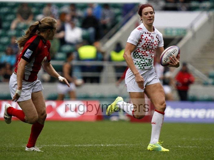 Jo Watmore in action for England 17 - 12, Cup Semi-Final. Womens International Invitational tournament at the Marriott London Sevens. At Cardinal Vaughan and Twickenham Stadium, Whitton Road, Twickenham. On 12th May 2013.