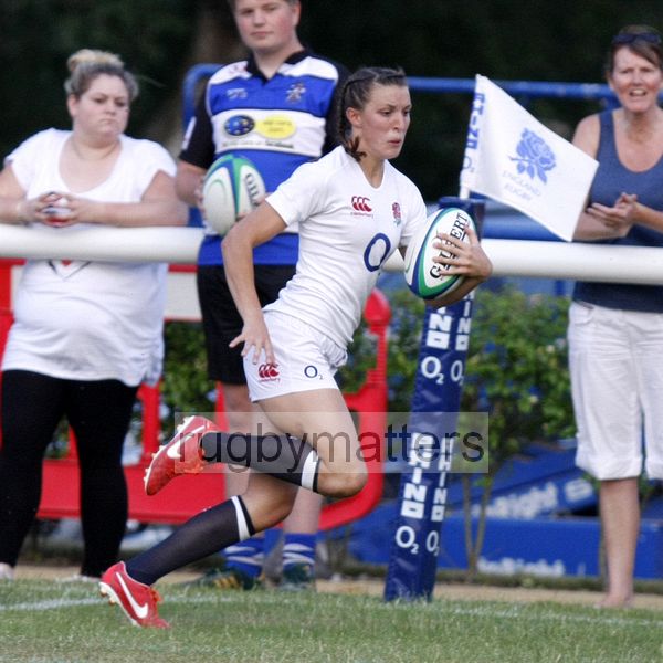 Holly Molesworth makes a break and goes on to score a try. England v USA in the U20's Nations Cup, Trent College, Derby Road, Long Eaton, Nottingham, 17th July 2013, kick off 1900.