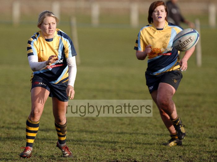 Ceri Large passes the ball. Worcester v Thurrock T-Birds at Sixways, Worcester on 16th December 2012.
