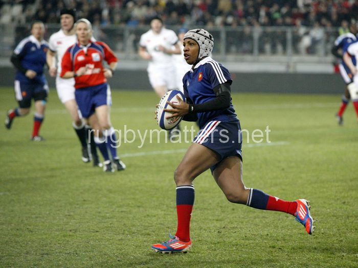 Sandrine Agricole in action. France Women v England Women in the Six Nations 2014 at Stade des Alpes, Grenoble, France on Saturday 1st February 2014, kick off 2055