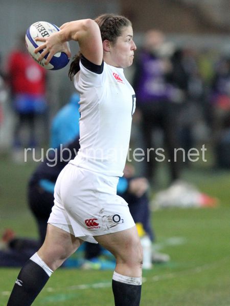 Emma Croker takes a lineout throw. France Women v England Women in the Six Nations 2014 at Stade des Alpes, Grenoble, France on Saturday 1st February 2014, kick off 2055