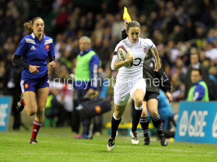 Ruth Laybourn makes a break up the wing only to find out that the Assistant Referee ruled that she went into touch. England Women v France Women at Twickenham Stadium, Twickenham, England on 9th November 2013 ko 1705