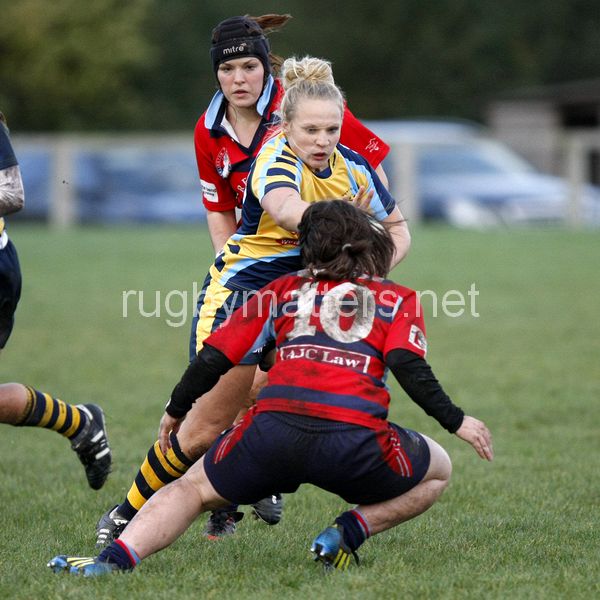 Lauren Chenoweth on the charge. Worcester v DMP Sharks at Westons Land Pitches, Sixways, Pershore Lane, Worcester on 27th October 2013 ko 1400